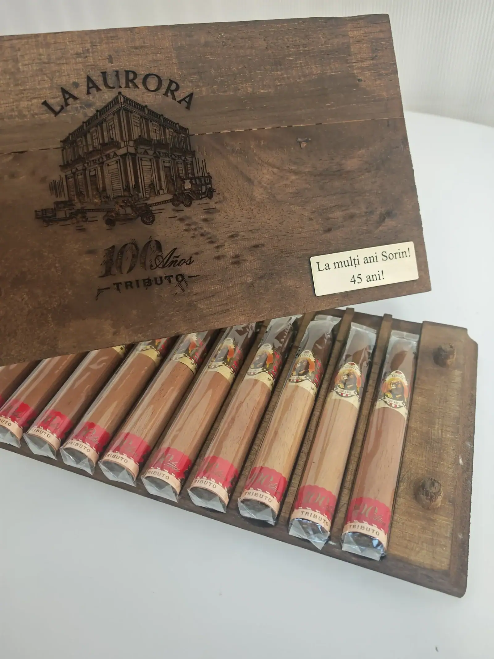 Trabucuri La Aurora 100 Anos Tribute L.E. Belicoso, cutie de 10.