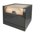 Humidor trabucuri din lemn de cedru spaniol cu o capacitate de 50 de trabucuri