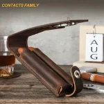 Descoperiți eleganța unui Etui Trabucuri Vintage Deluxe, realizat din piele naturală de cal sălbatic în nuanță cafeniu.