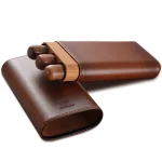 Etui Cohiba deschis cu 3 trabucuri, interior din lemn de cedru spaniol