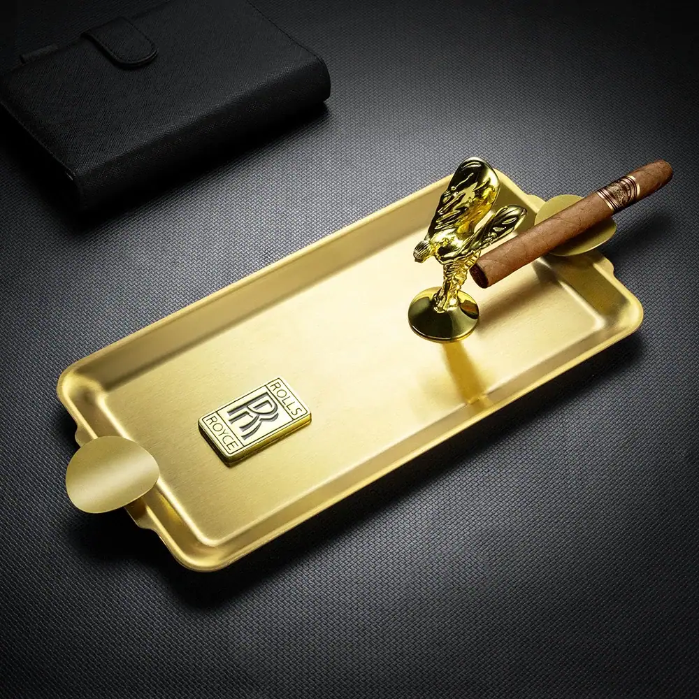 Scrumieră Rolls Royce de lux pentru trabucuri, finisaj auriu, Spirit of Ecstasy