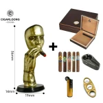 Statuietă Fumător cu Set Trabucuri Complet pentru Birou – set de lux cu statuietă aurie, humidor, trabucuri CAO, brichetă aurie și cutter elegant