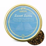Tutun pentru pipă Ashton Smooth Sailing 50g – cutie metalică rotundă albastru deschis cu ramă aurie