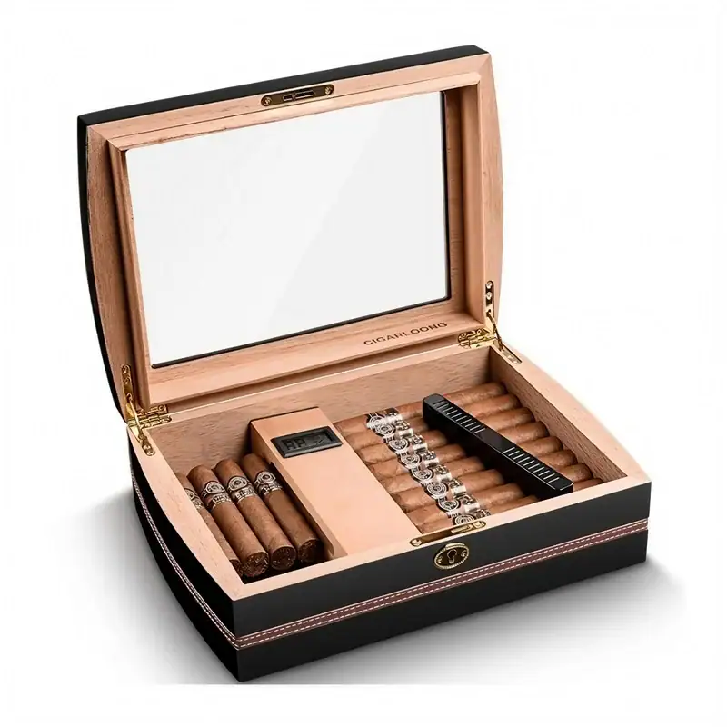 Dimensiuni humidor trabucuri 33 x 23 x 10 cm cu interior din cedru și sistem de control al umidității.