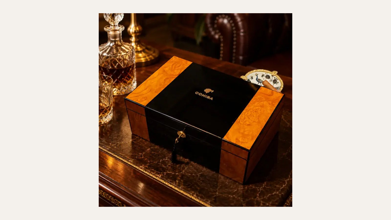 Humidor Cohiba elegant pentru trabucuri premium