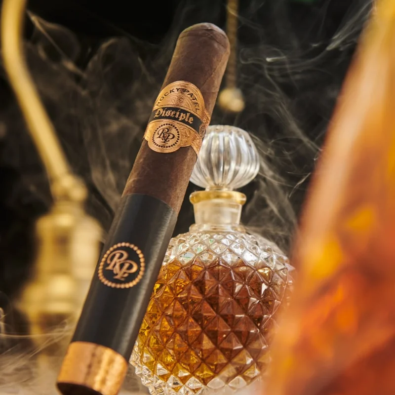 Trabuc Rocky Patel Disciple Toro fabricat manual în Nicaragua
