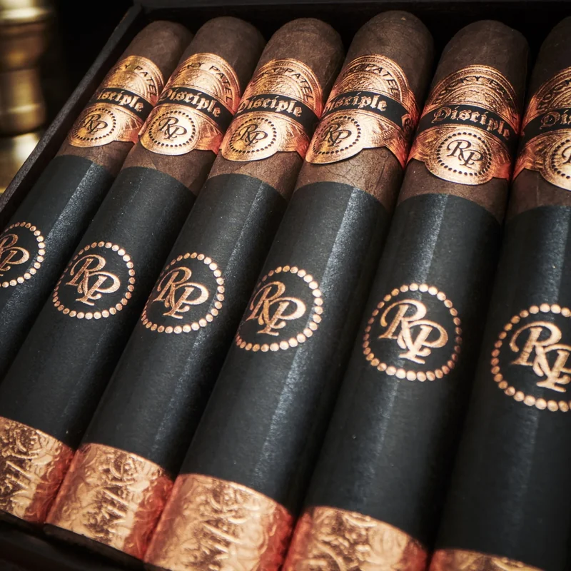 Detaliu trabucuri Rocky Patel Disciple Toro premium