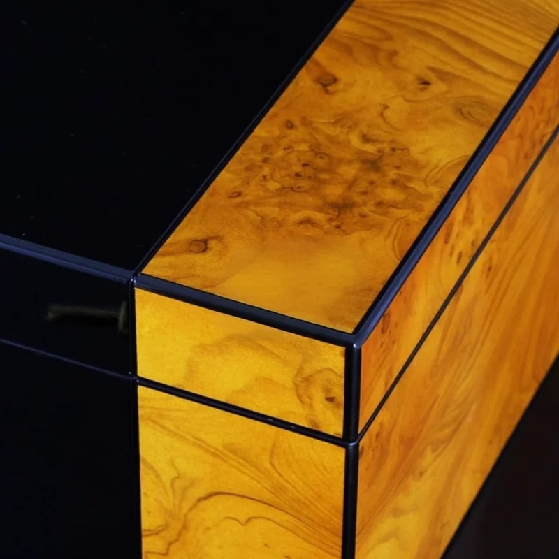 Humidor de lux pentru trabucuri cu finisaj premium