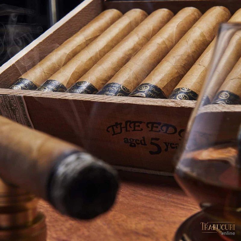 Detaliu cutie și trabuc Rocky Patel The Edge Connecticut