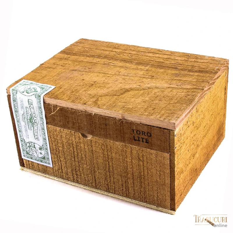 Detaliu cutie Rocky Patel The Edge Lite Toro