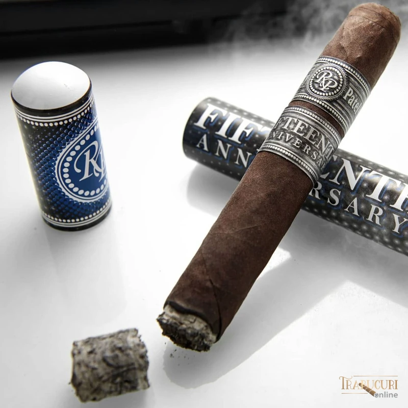 Profil aromatic complex și ardere nobilă Rocky Patel 15th Anniversary Toro