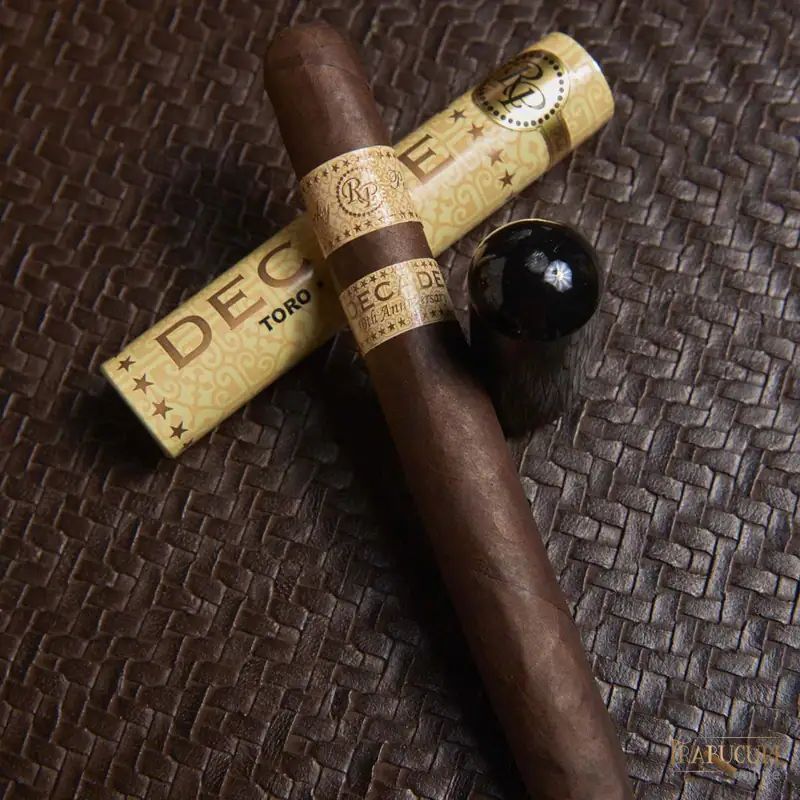 Trabuc individual Rocky Patel Decade Toro cu tub de protecție